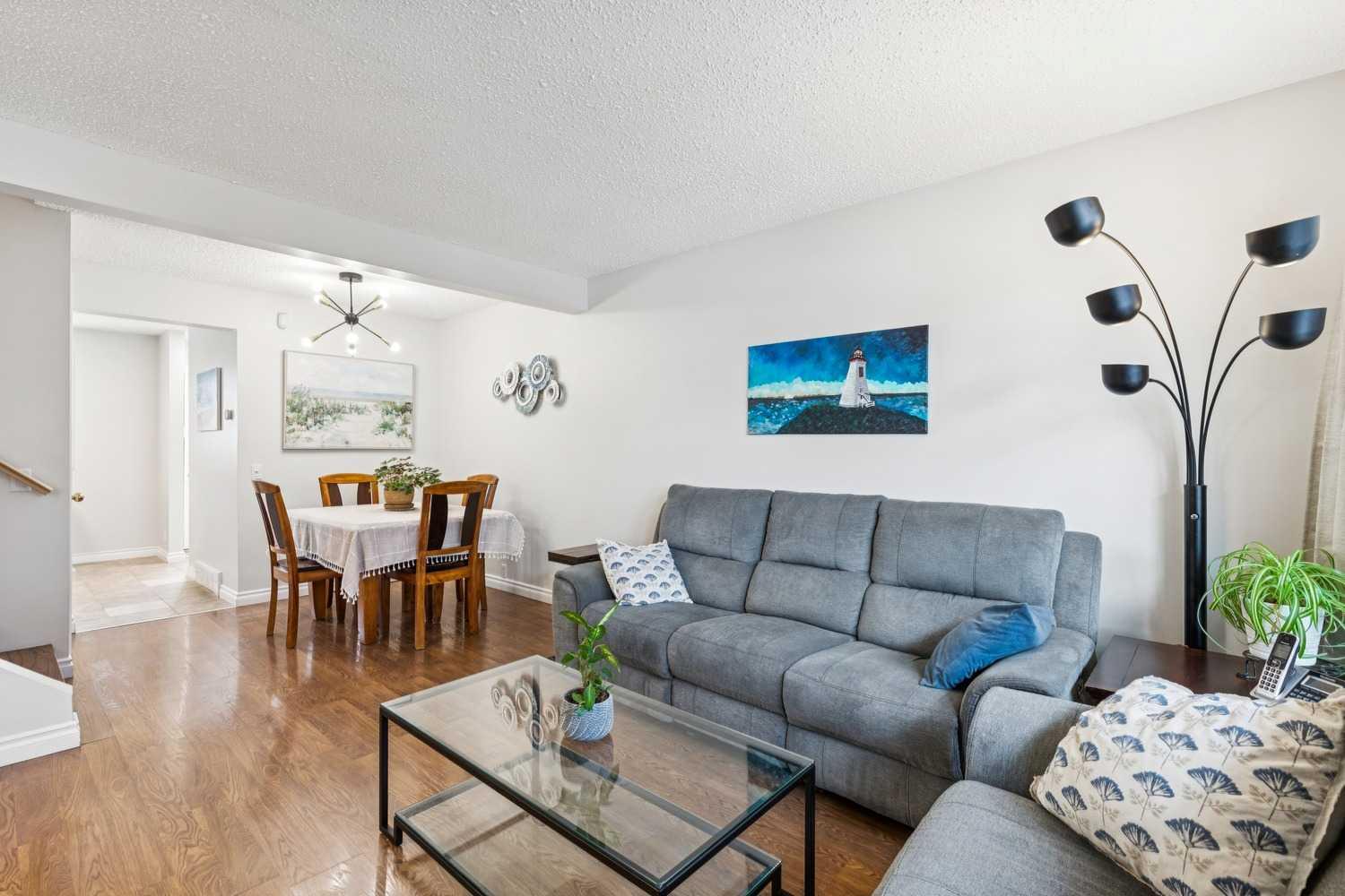 42 Cedarwood Hill SW