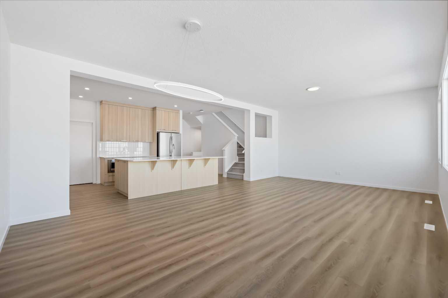 215 Corner Glen Crescent NE