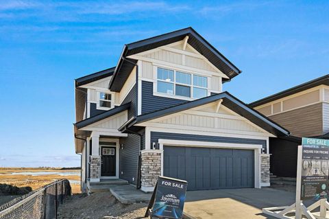 Photo of 215 Corner Glen Crescent NE, Calgary, AB T3N 2P1 (MLS # A2273993)