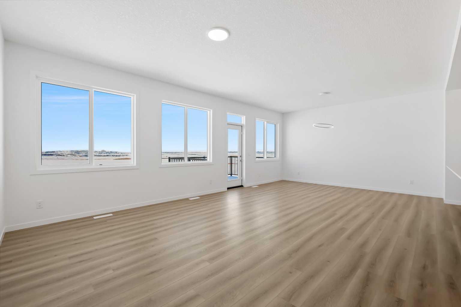 215 Corner Glen Crescent NE