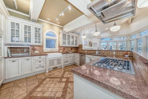 342 SUPERIOR Avenue SW Calgary AB T3C 2J2