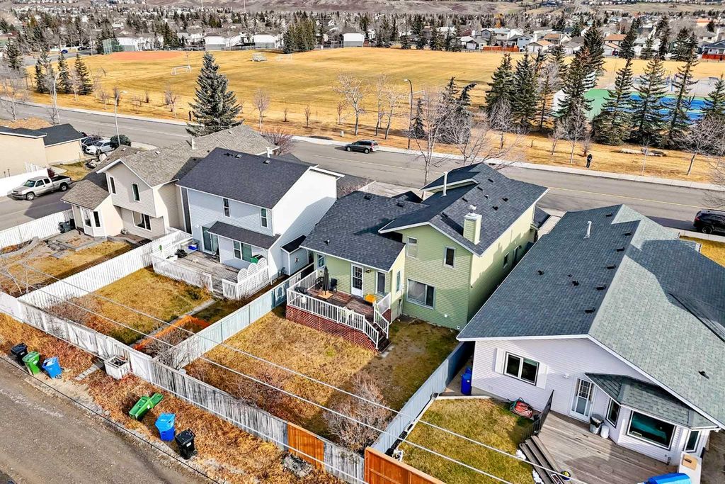 Photo of 283 Macewan Drive NW, Calgary, AB T3K 3W5 (MLS # A2269942)