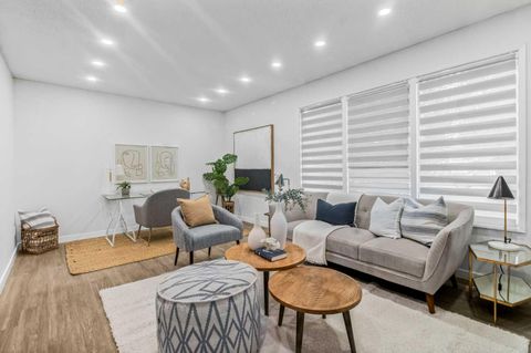 2036 39 Street SE Calgary AB T2B 1A5