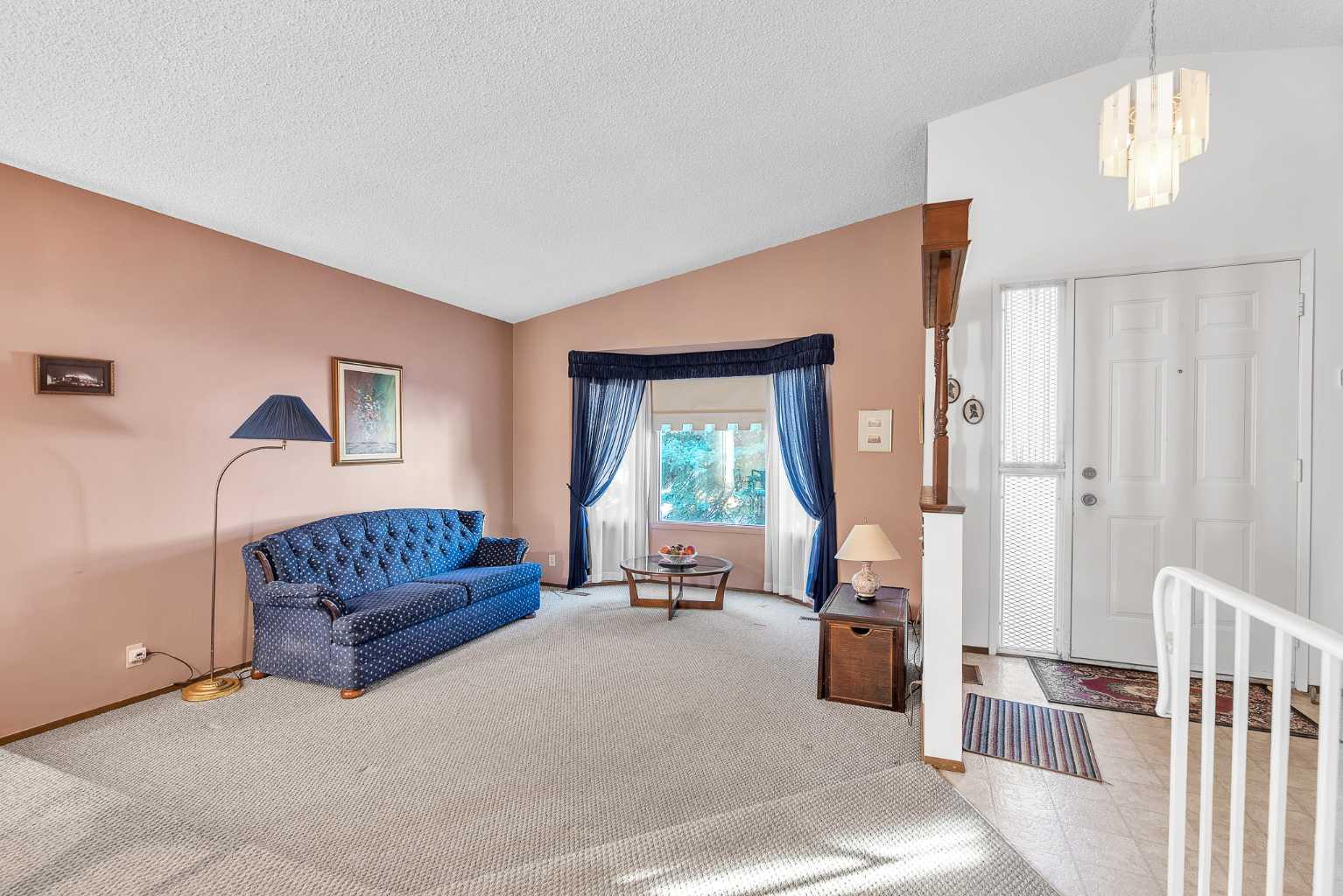 183 Cedardale Place SW