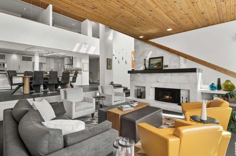 Photo of 2200 Varsity Estates Drive NW #10, Calgary, AB T3B 4Z8 (MLS # A2299633)