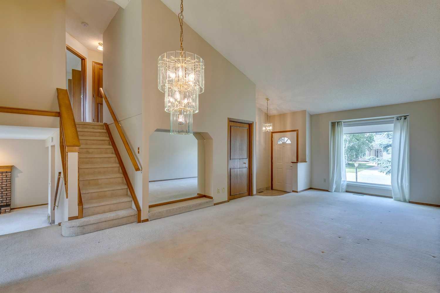 145 Shannon Crescent SW