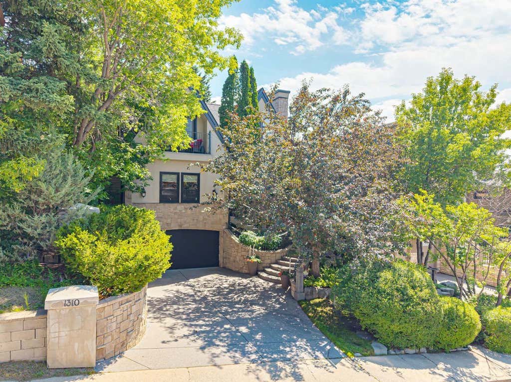 Photo of 1310 15 Street NW, Calgary, AB T2N 2B6 (MLS # A2330071)