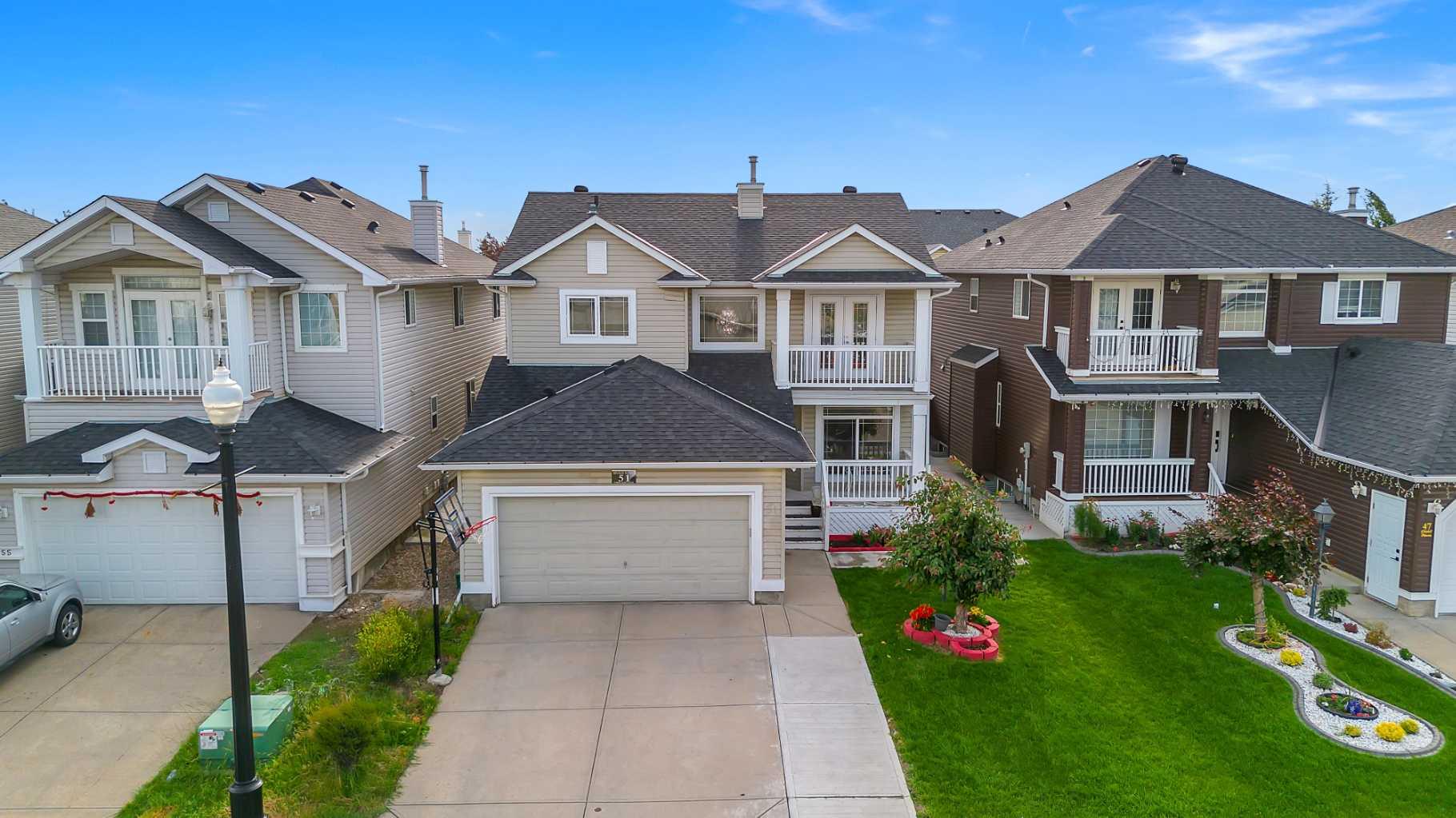 51 Coral Reef Close NE