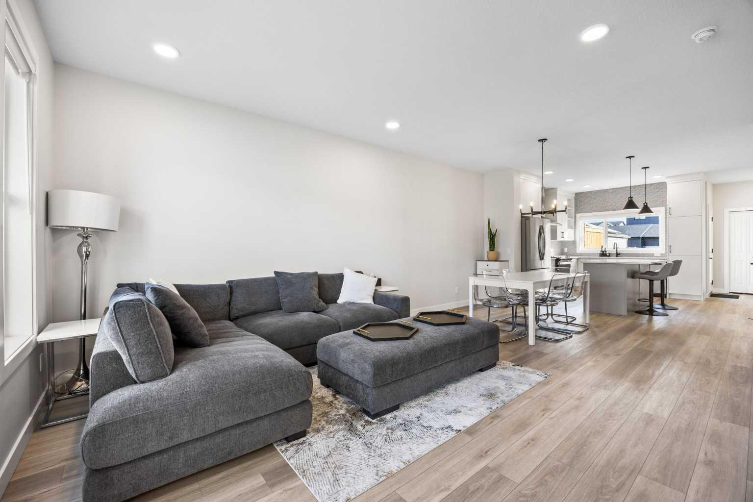 211 Silverton Glen Crescent SW