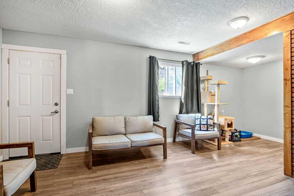 1001 10 Avenue SE 7