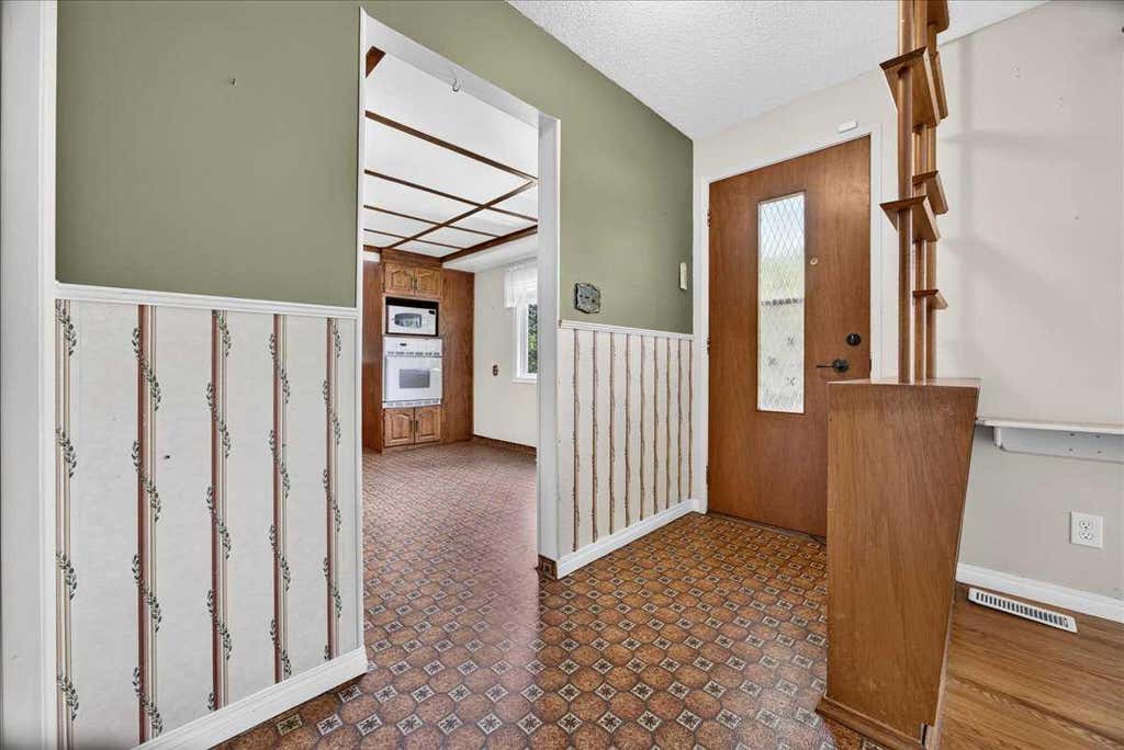 Photo of 1060 Motherwell Road NE, Calgary, AB T2E 6E7 (MLS # A2339747)