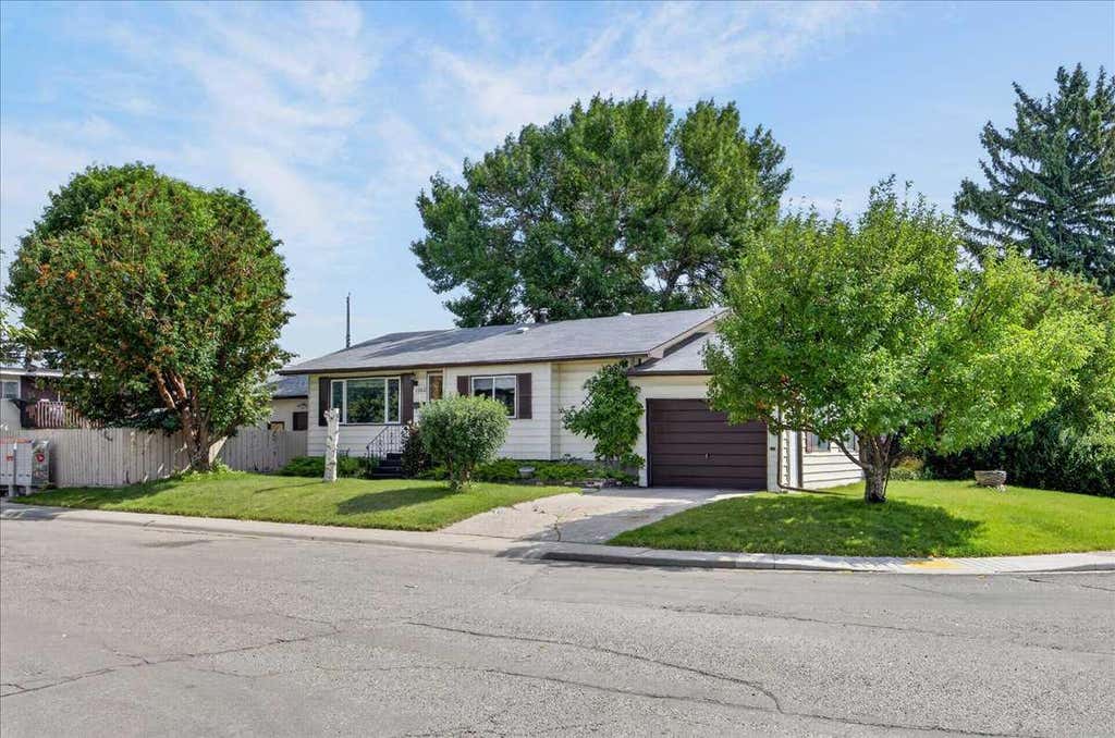 Photo of 1060 Motherwell Road NE, Calgary, AB T2E 6E7 (MLS # A2339747)