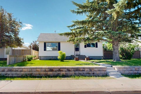Photo of 4707 51 Avenue, Stettler, AB T4K 1A3 (MLS # A2324158)