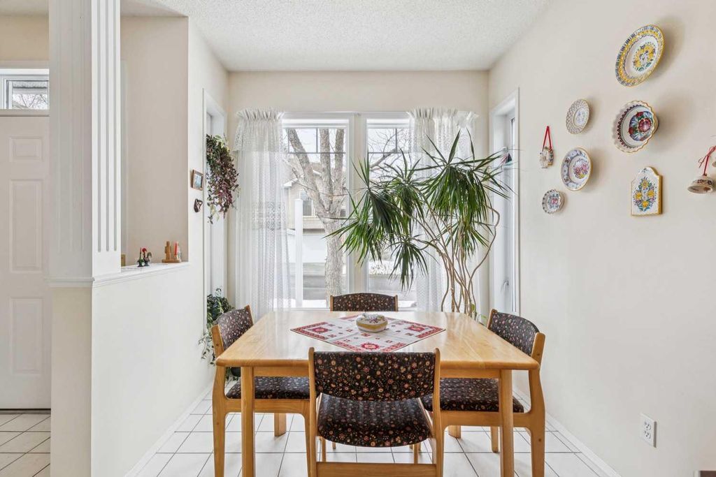 Photo of 12 Signal Hill Lane SW, Calgary, AB T3H 3N8 (MLS # A2299943)