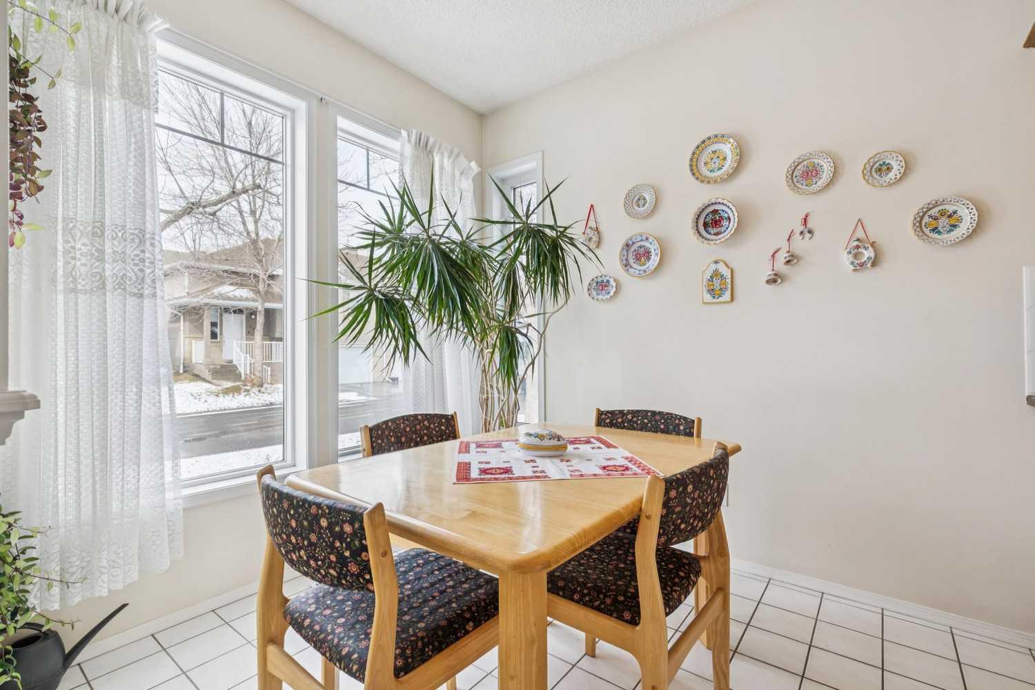 12 Signal Hill Lane SW