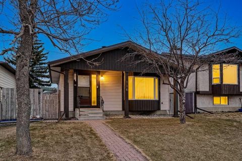 Photo of 116 Templemont Circle NE, Calgary, AB T1Y 5A9 (MLS # A2304822)