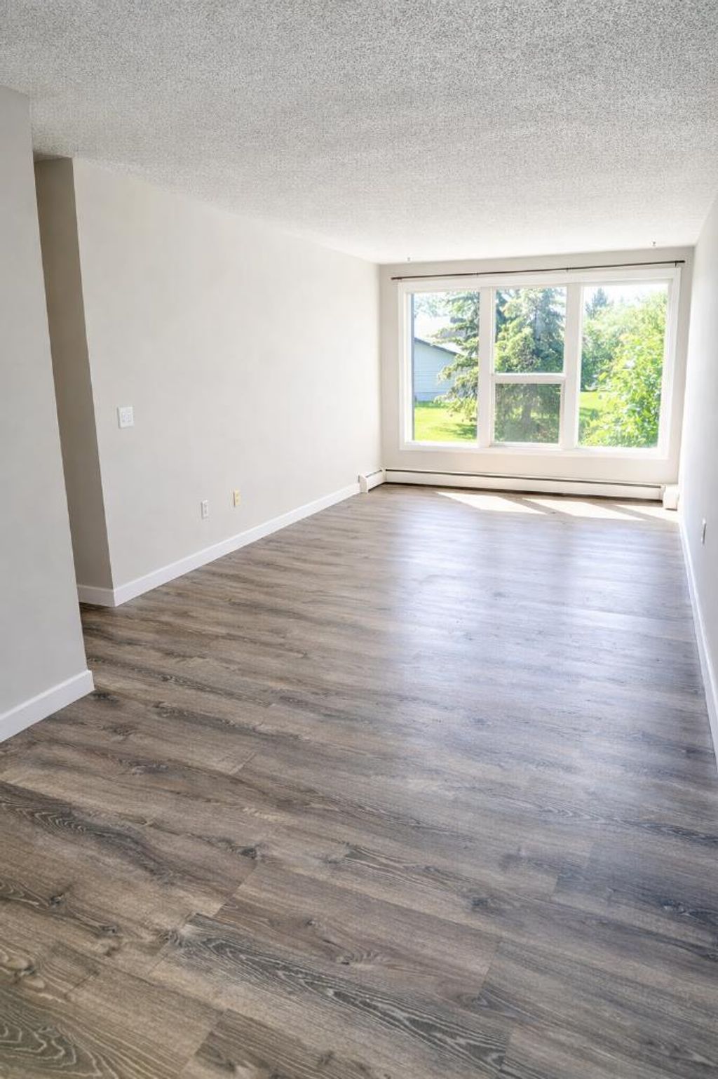 Photo of 101 Big Hill Way SE #206, Airdrie, AB T4A 1Z6 (MLS # A2329090)