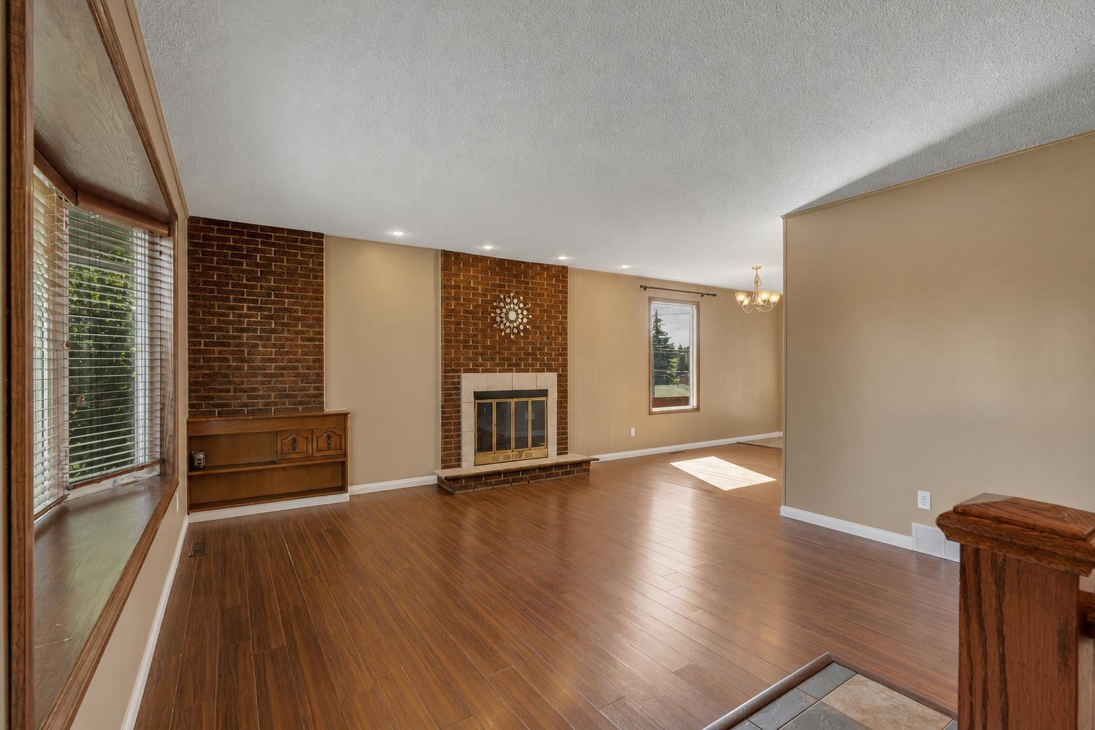 335 Queensland Drive SE