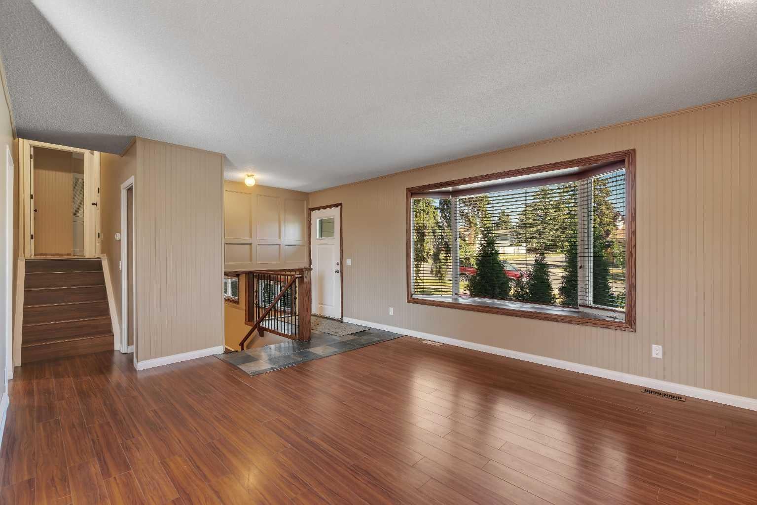 335 Queensland Drive SE
