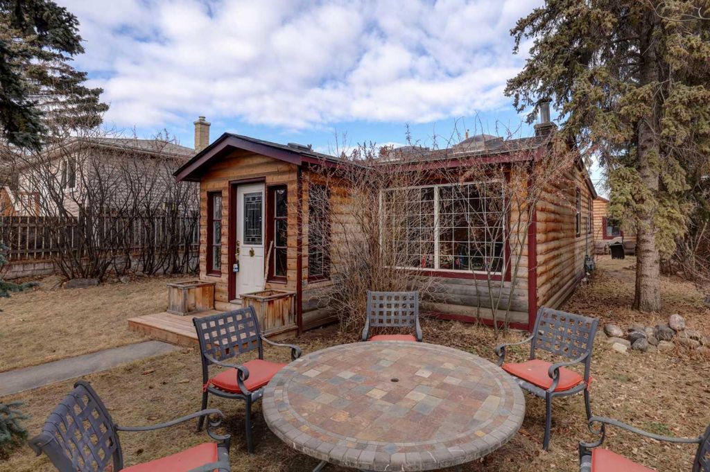 Photo of 6424 32 Avenue NW, Calgary, AB T3B 0K4 (MLS # A2287057)