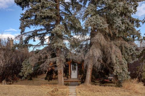 6424 32 Avenue NW Calgary AB T3B 0K4