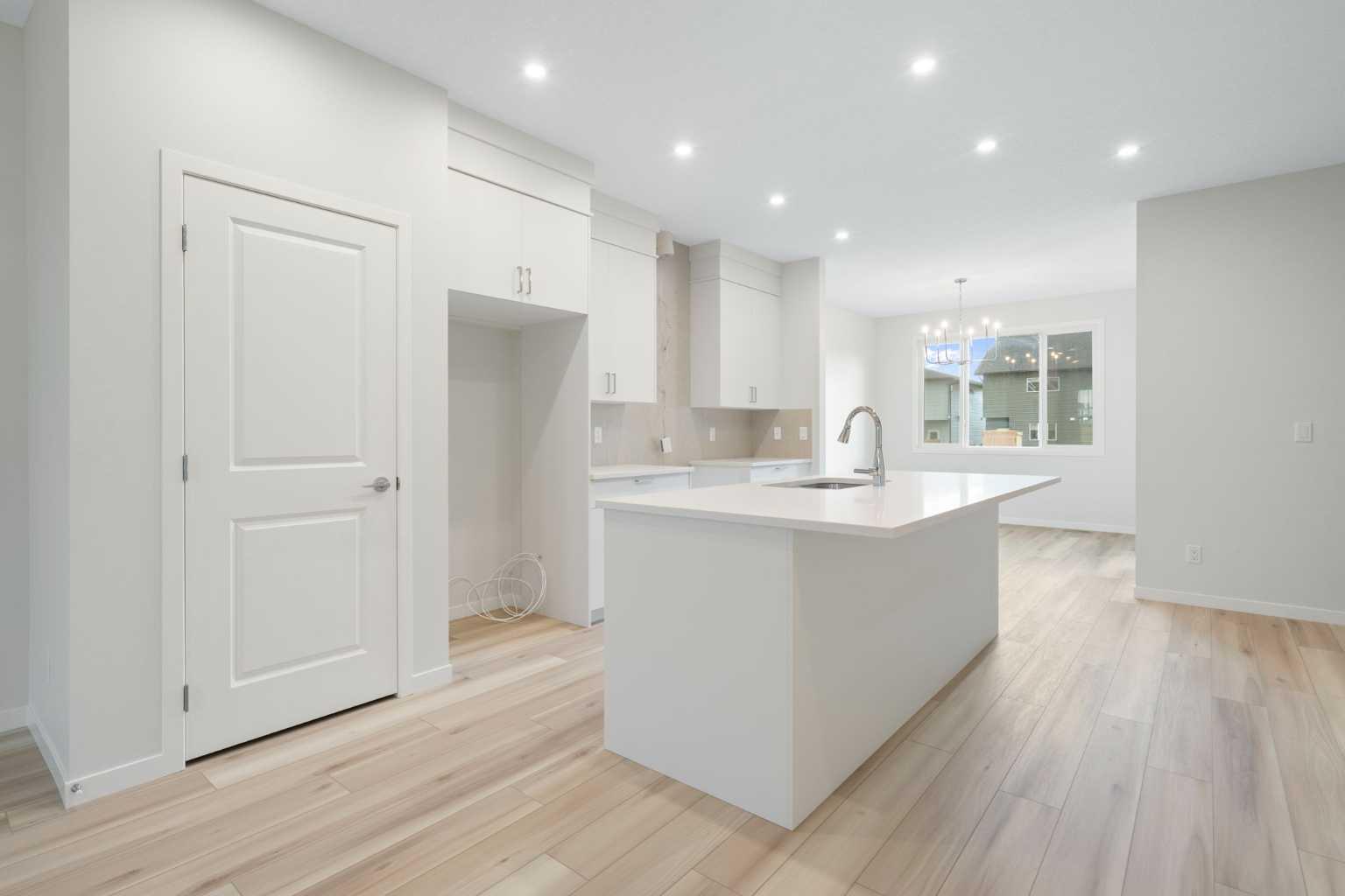 680 Buffaloberry Manor SE