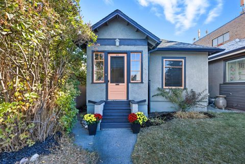 216 9 Street NE Calgary AB T2E 4K1