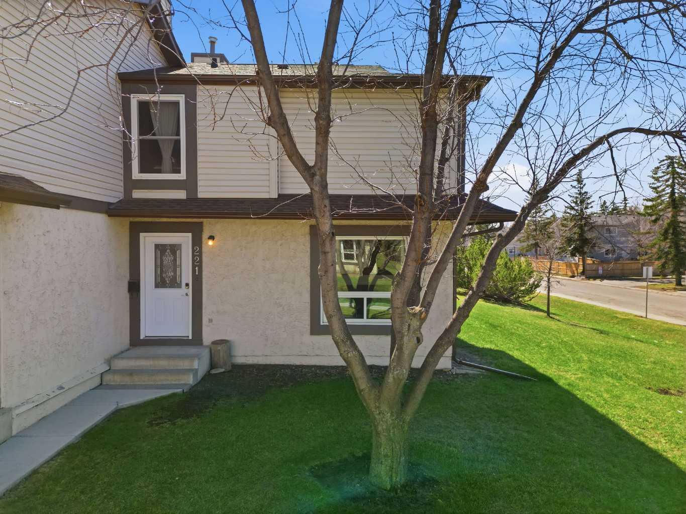 221 Deerpoint Lane SE