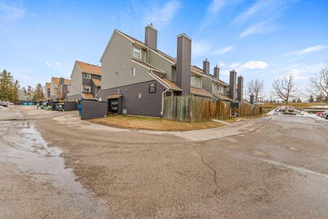 Photo of 46 Glamis Green SW #129, Calgary, AB T2E 6S4 (MLS # A2309322)
