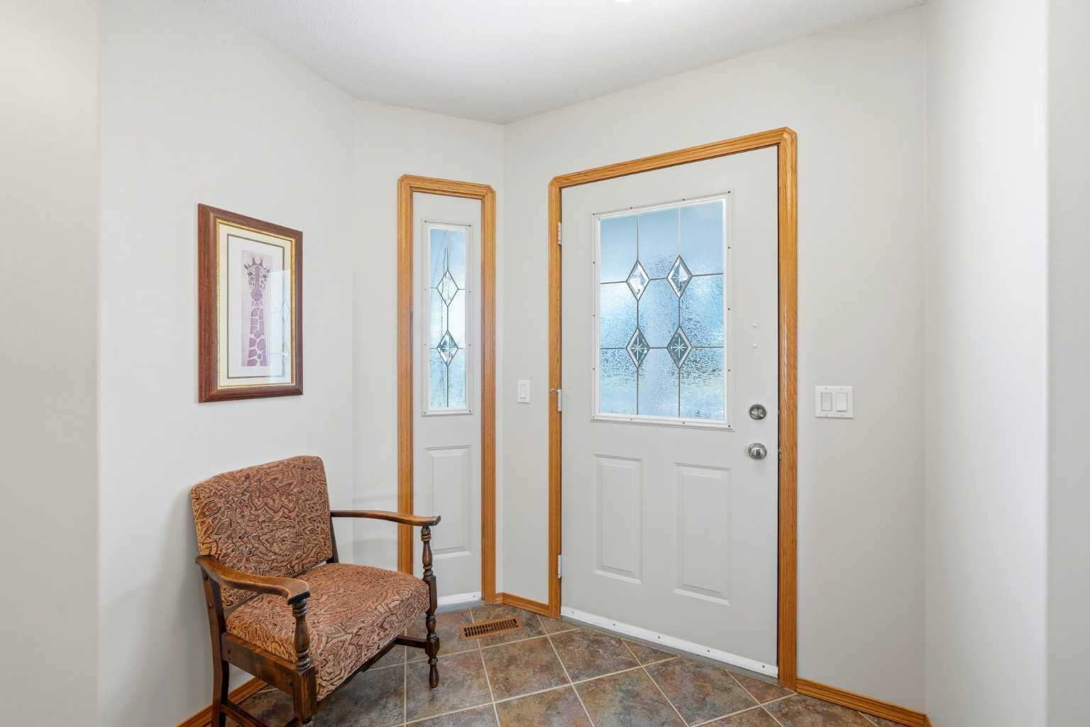 27 Strathmore Lakes Crescent