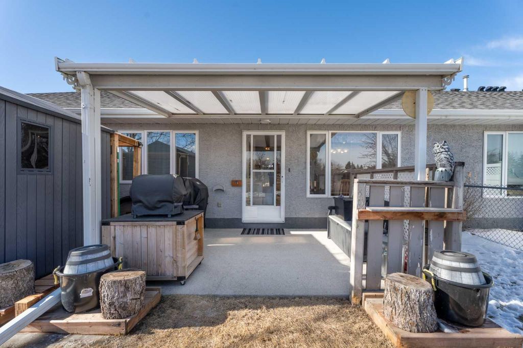 Photo of 13 Park Ln Place, Strathmore, AB T1P 1K7 (MLS # A2291676)