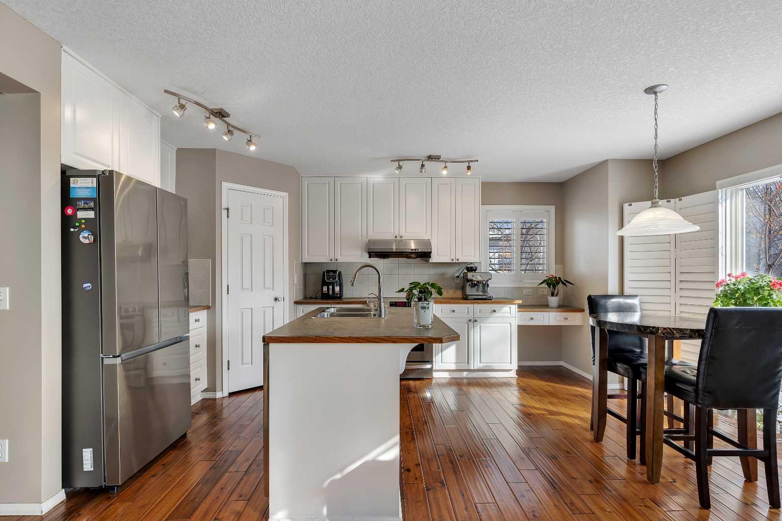 153 Harvest Grove Close NE