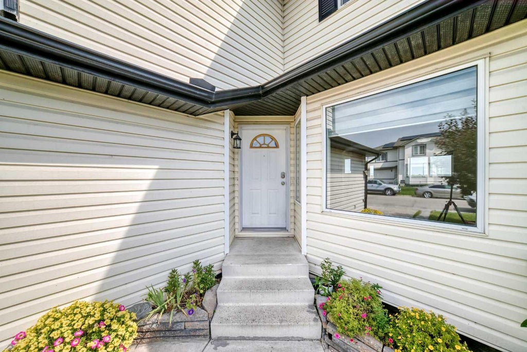 Photo of 151 Applestone Park SE, Calgary, AB T2A 7W2 (MLS # A2354945)