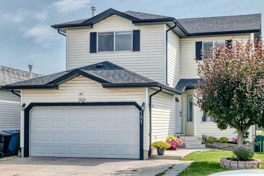 Photo of 151 Applestone Park SE, Calgary, AB T2A 7W2 (MLS # A2354945)