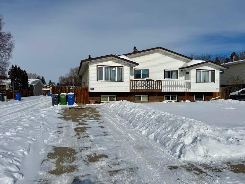 Photo of 122 Allan Street, Red Deer, AB T4R 1E7 (MLS # A2287729)