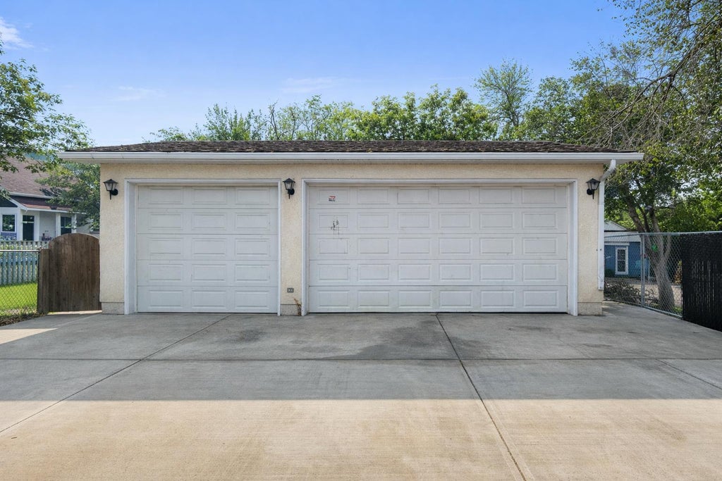 Photo of 326 27 Avenue NE, Calgary, AB T2E 2A2 (MLS # A2354453)