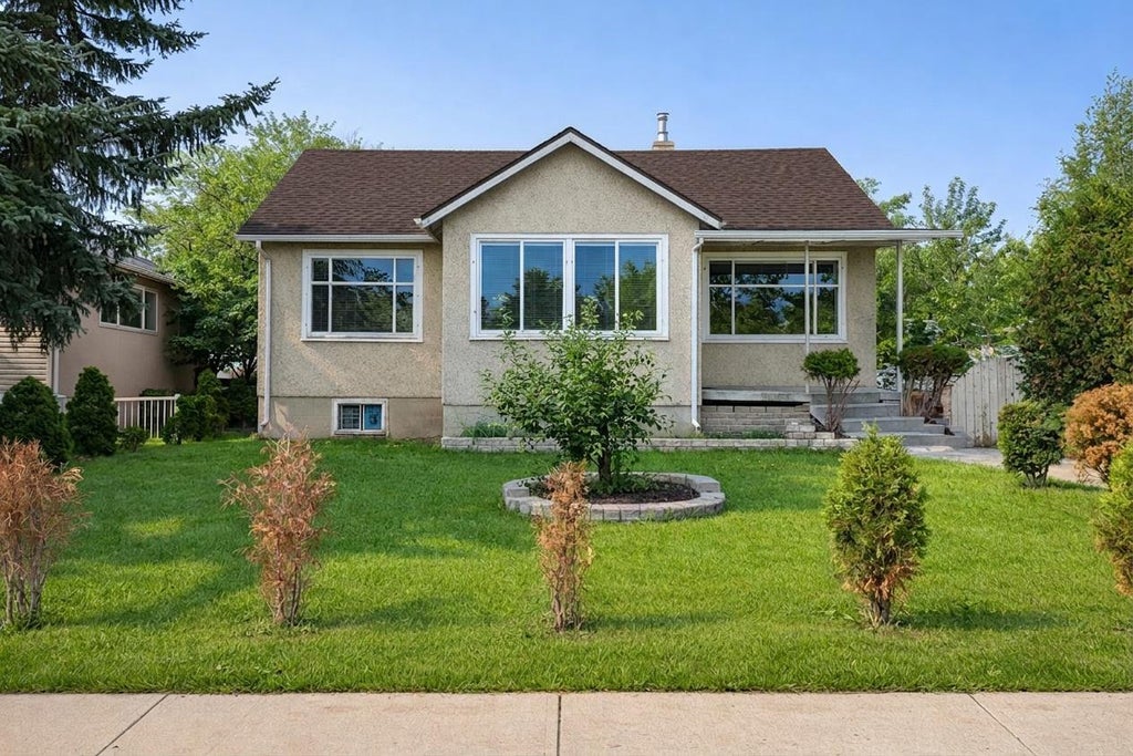 Photo of 326 27 Avenue NE, Calgary, AB T2E 2A2 (MLS # A2354453)
