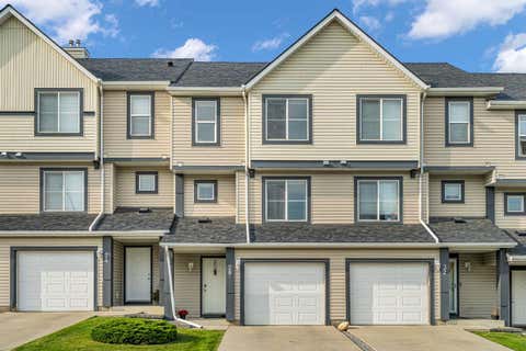 Photo of 28 Everhollow Way SW, Calgary, AB T2Y 5B4 (MLS # A2339071)