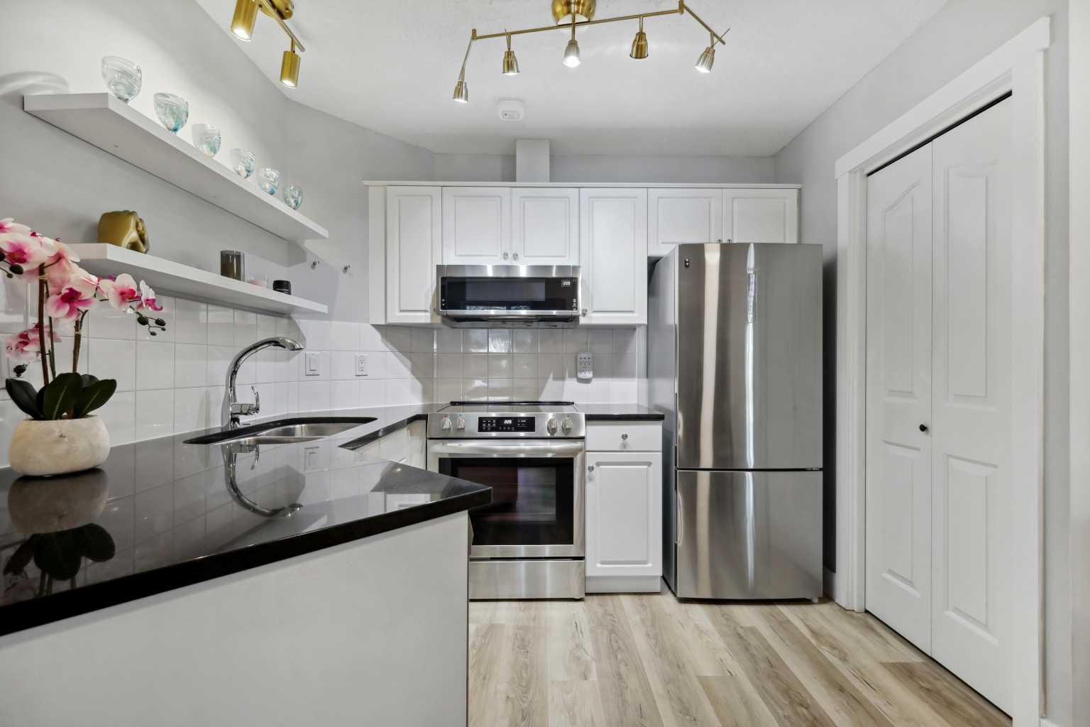 10 Sierra Morena Mews SW 210