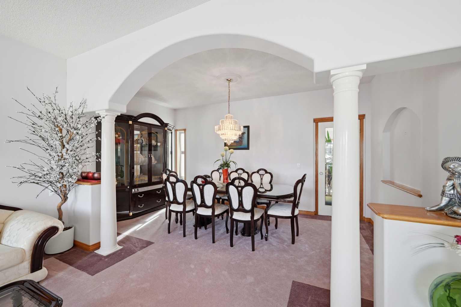 141 Coral Springs Place NE