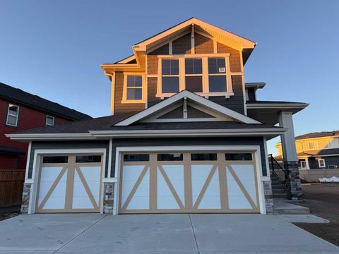 51 Sunrise Heath Cochrane AB T4C 3C5
