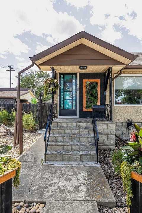 Photo of 708 Broadway Avenue E, Redcliff, AB T0J 2P0 (MLS # A2341428)