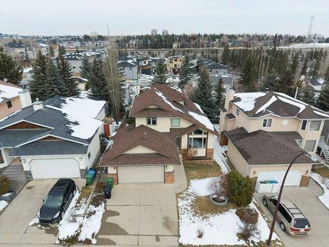 16 Straddock Crescent SW Calgary AB T3H 2S8
