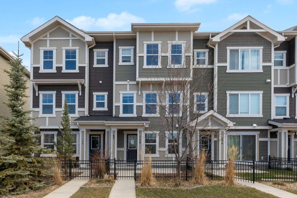 Photo of 140 Sundown Road, Cochrane, AB T4C 2M5 (MLS # A2306412)
