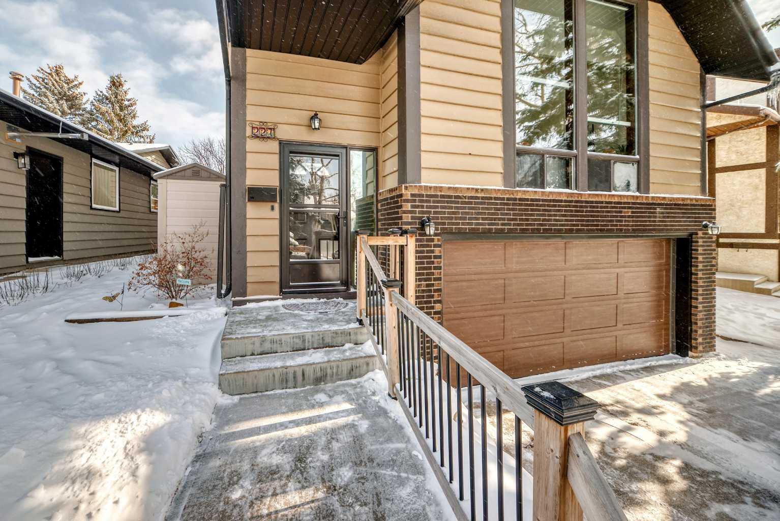 227 Coachwood Crescent SW