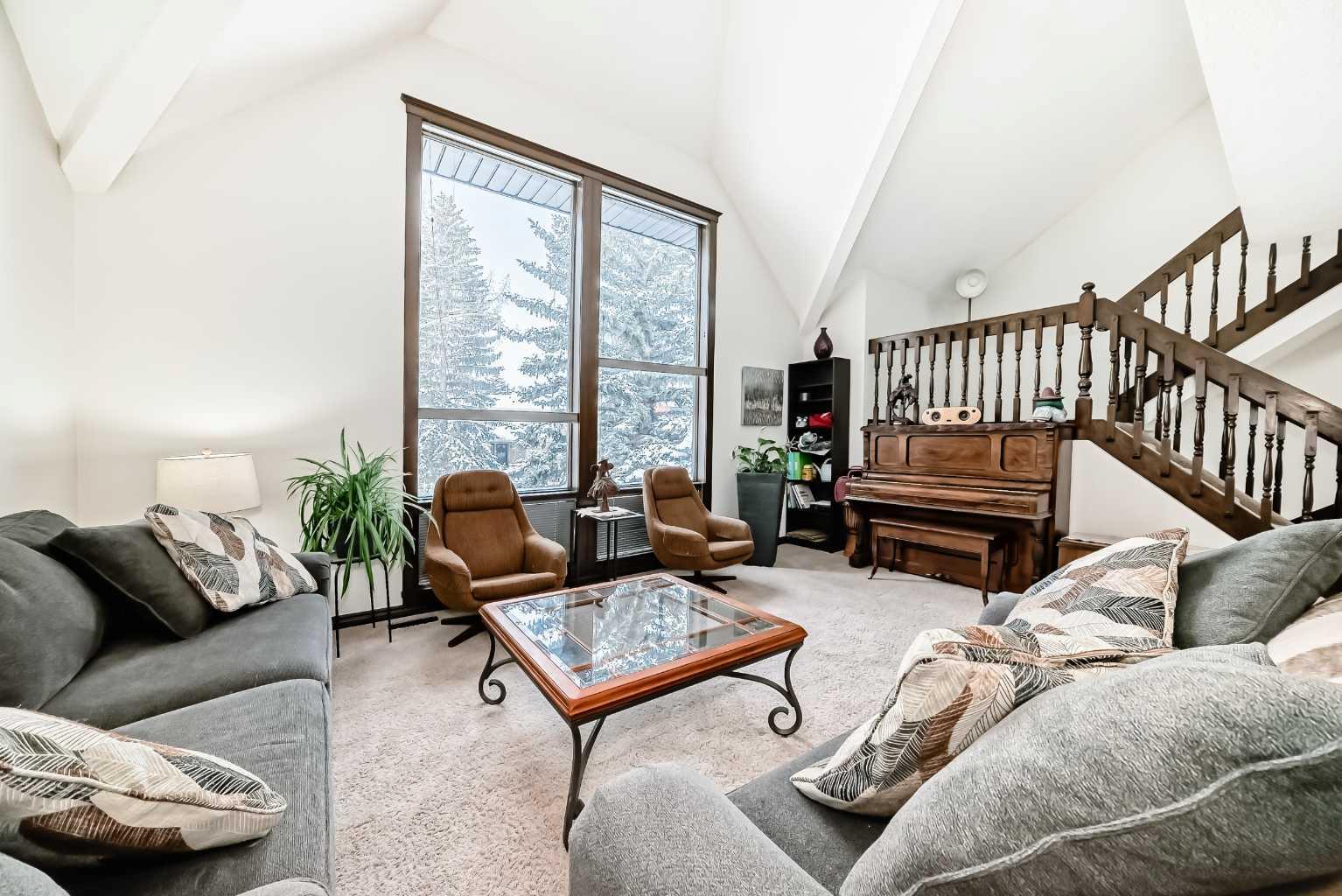 227 Coachwood Crescent SW