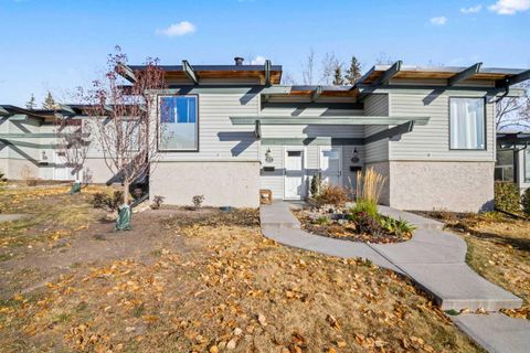 333 Braxton Place SW 27 Calgary AB T2W 2E7
