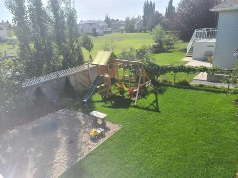 283 Highland Circle Strathmore AB T1P 1V5