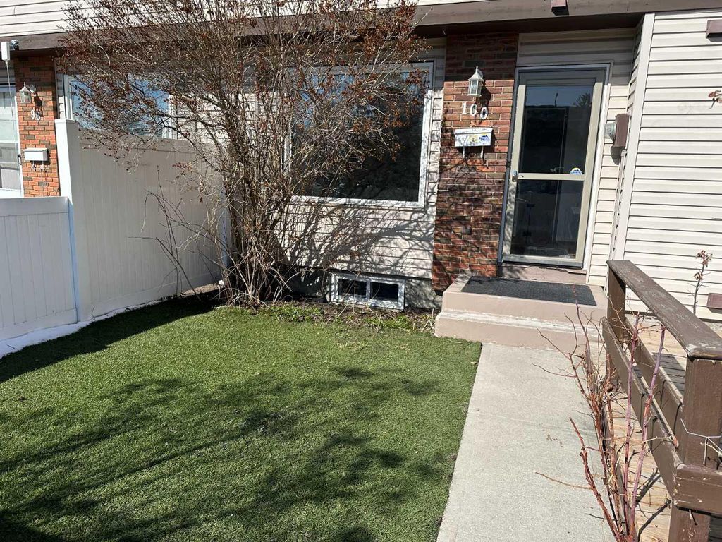Photo of 740 Bracewood Drive SW #100, Calgary, AB T2W 3N3 (MLS # A2305600)