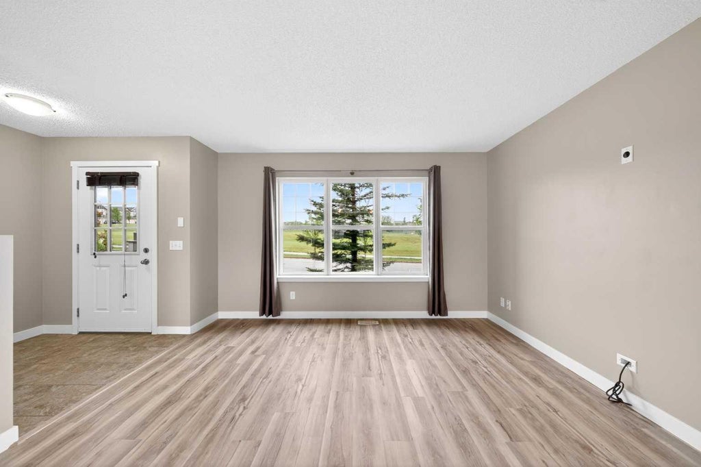 Photo of 928 Panamount Boulevard NW, Calgary, AB T3K 0P4 (MLS # A2316867)